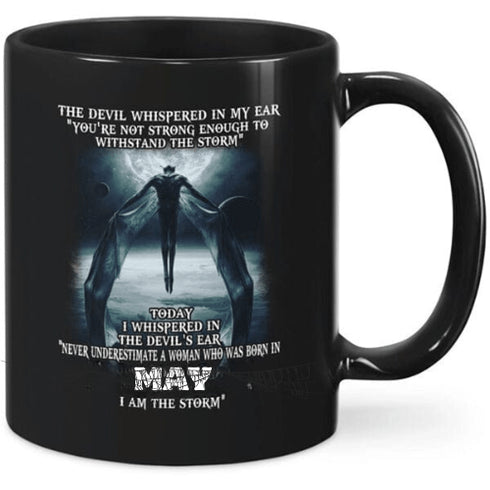 MG134_I am the storm - Never Underestimate ceremic black Mug
